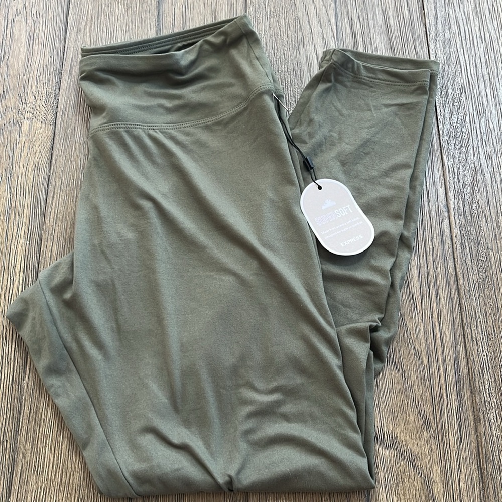 NWT Express One Eleven Crop Length Leggings Yoga Workout Pants Size M Petite